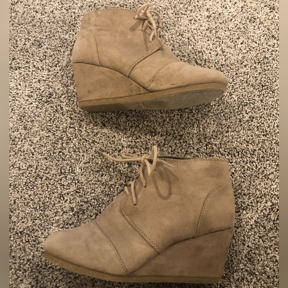 City Classified Brown Booties - Picture 2 of 5